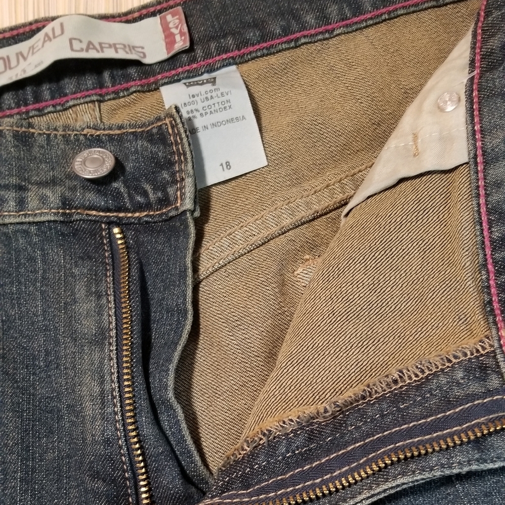 NWT Levi 515 Nouveau Stretch Capris Size 18 - Picture 7 of 9